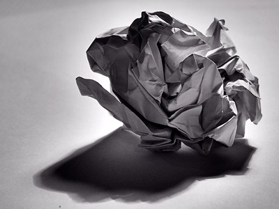 Negatywne myśli? Zgnieć, podrzyj, wyrzuć do kosza.